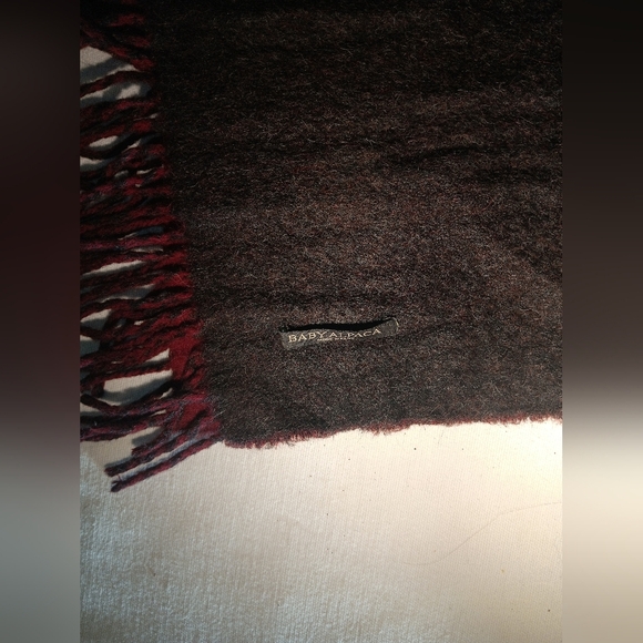 Elegant Gray and Red Scarf - Picture 2 of 7